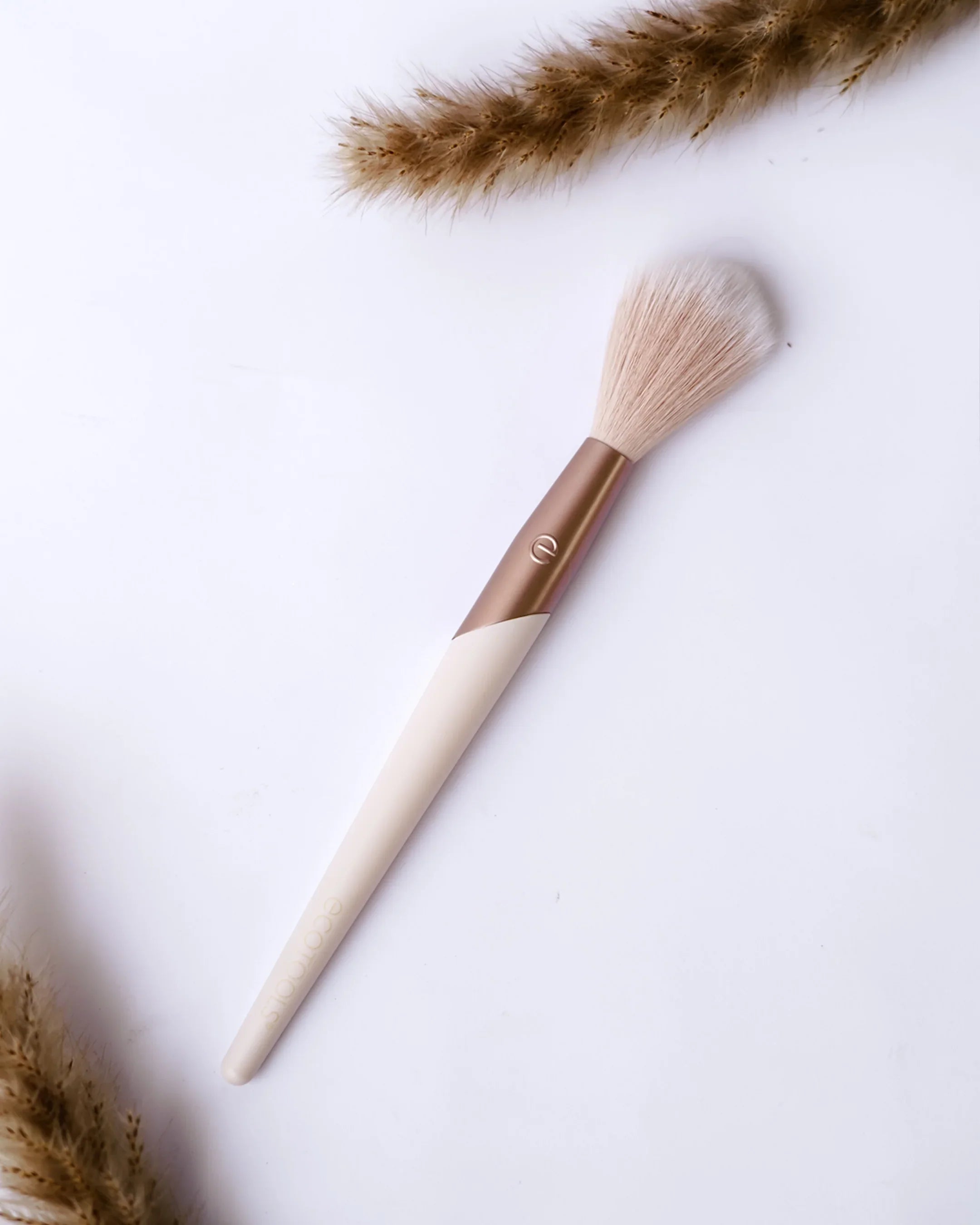 EcoTools #3224 Luxe Collection Soft Highlight Brush