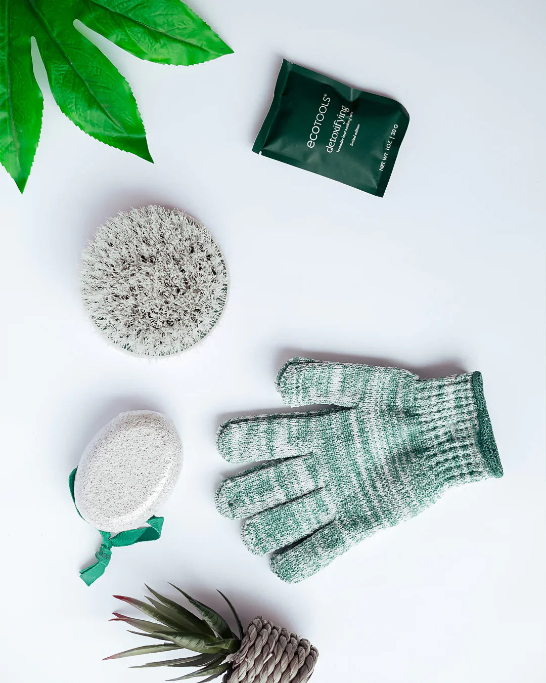 EcoTools #0086 Limited Edition Snowy Glow Kit, Shower Gloves, Dry Body Brush, Foot Pumice Stone & Foot Soak, 4 Piece Gift Set 0 Reviews
